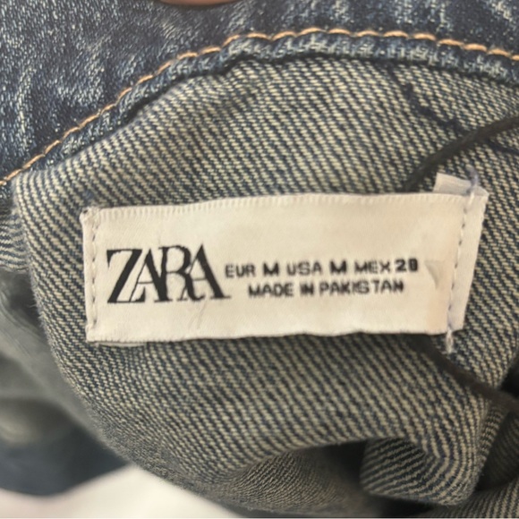 Zara cropped Denim Jacket
Runs a little bit smaller - Picture 4 of 4